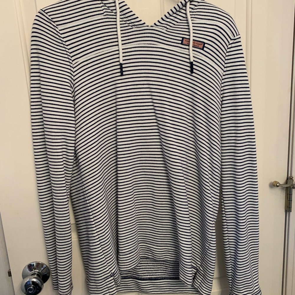 vineyard vines hooded sweatshirt